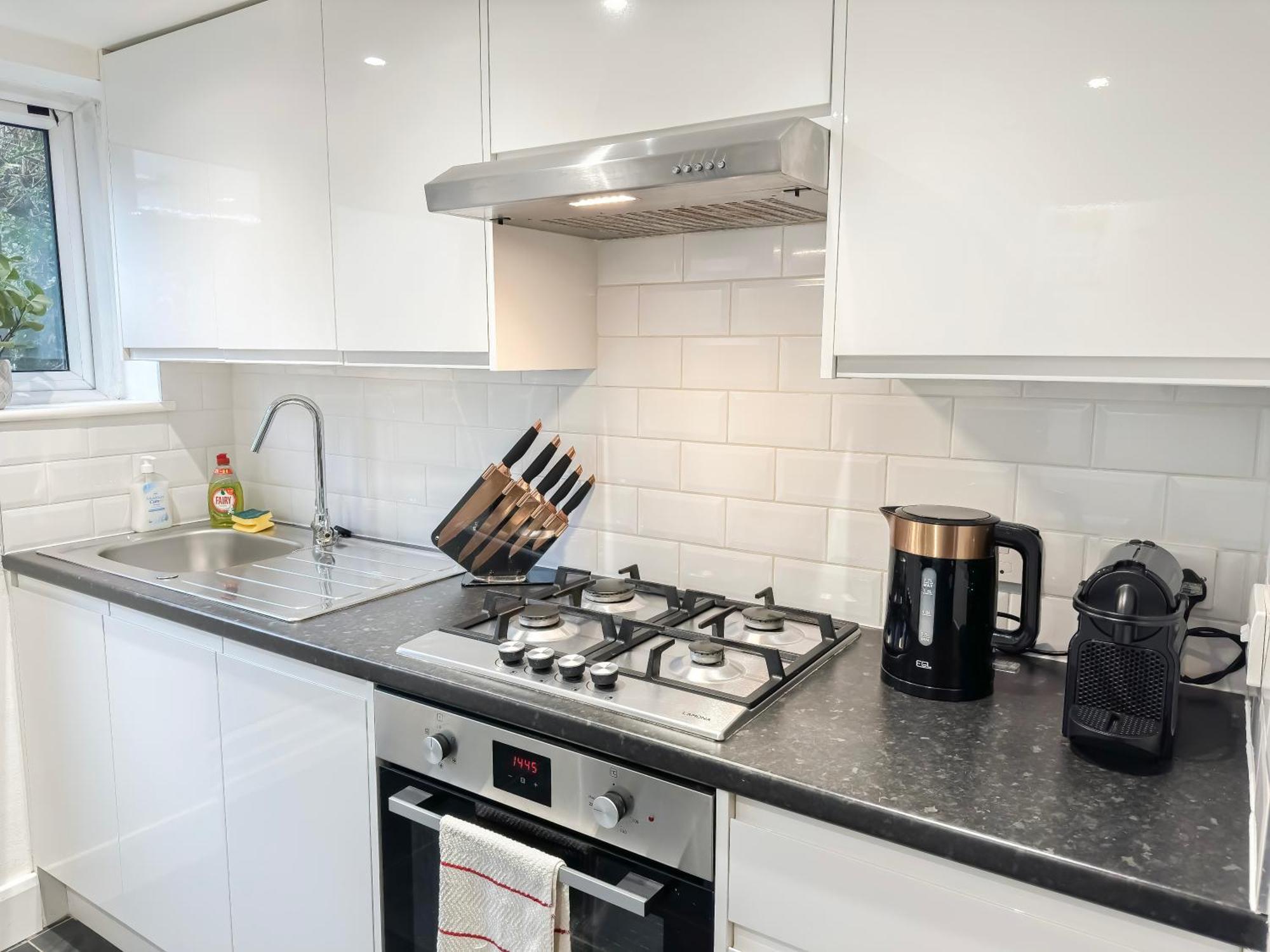 1-Bedroom Flat With Small Garden & Paid Parking In Finsbury Park, Highbury Londres Extérieur photo