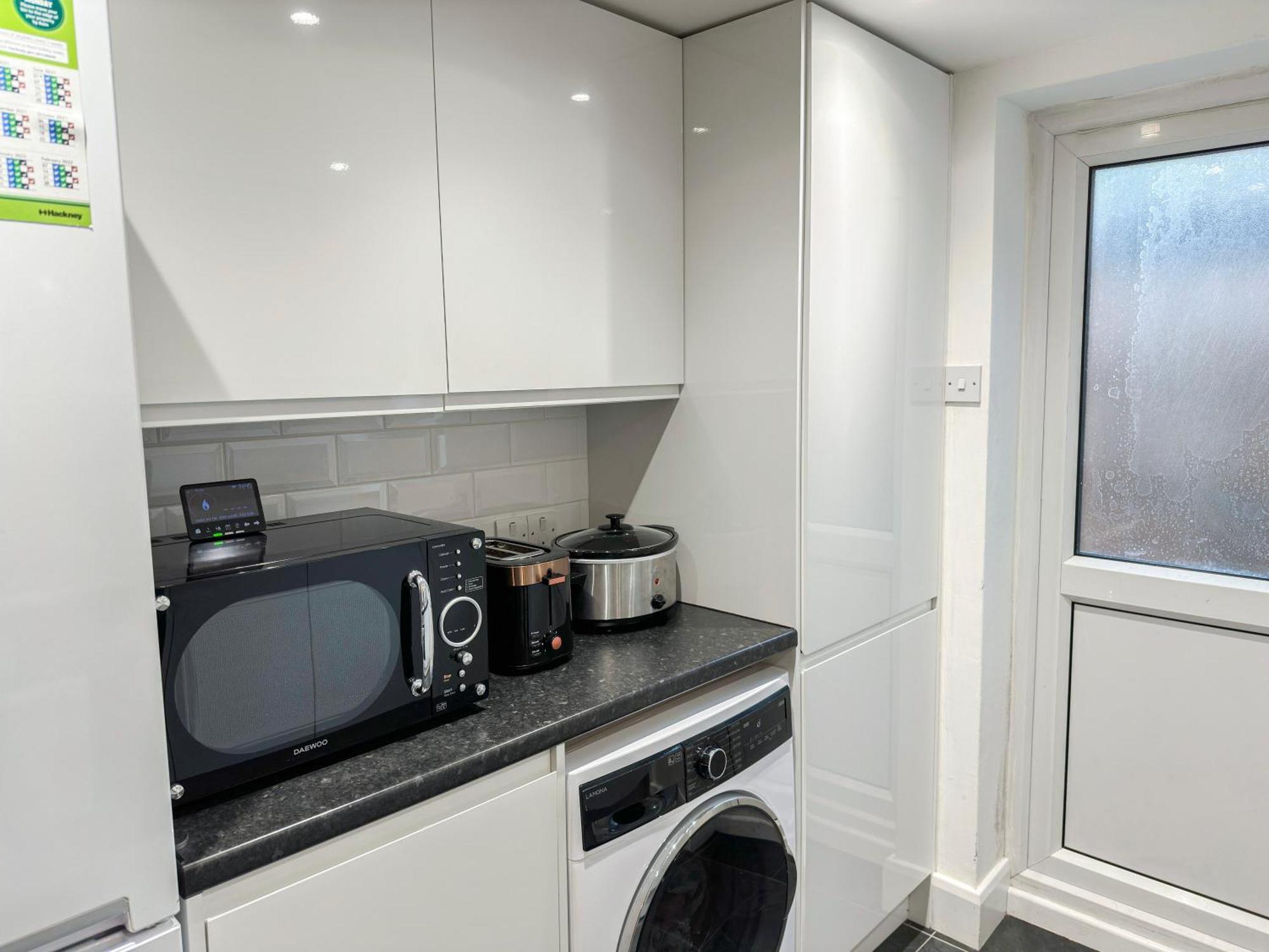 1-Bedroom Flat With Small Garden & Paid Parking In Finsbury Park, Highbury Londres Extérieur photo
