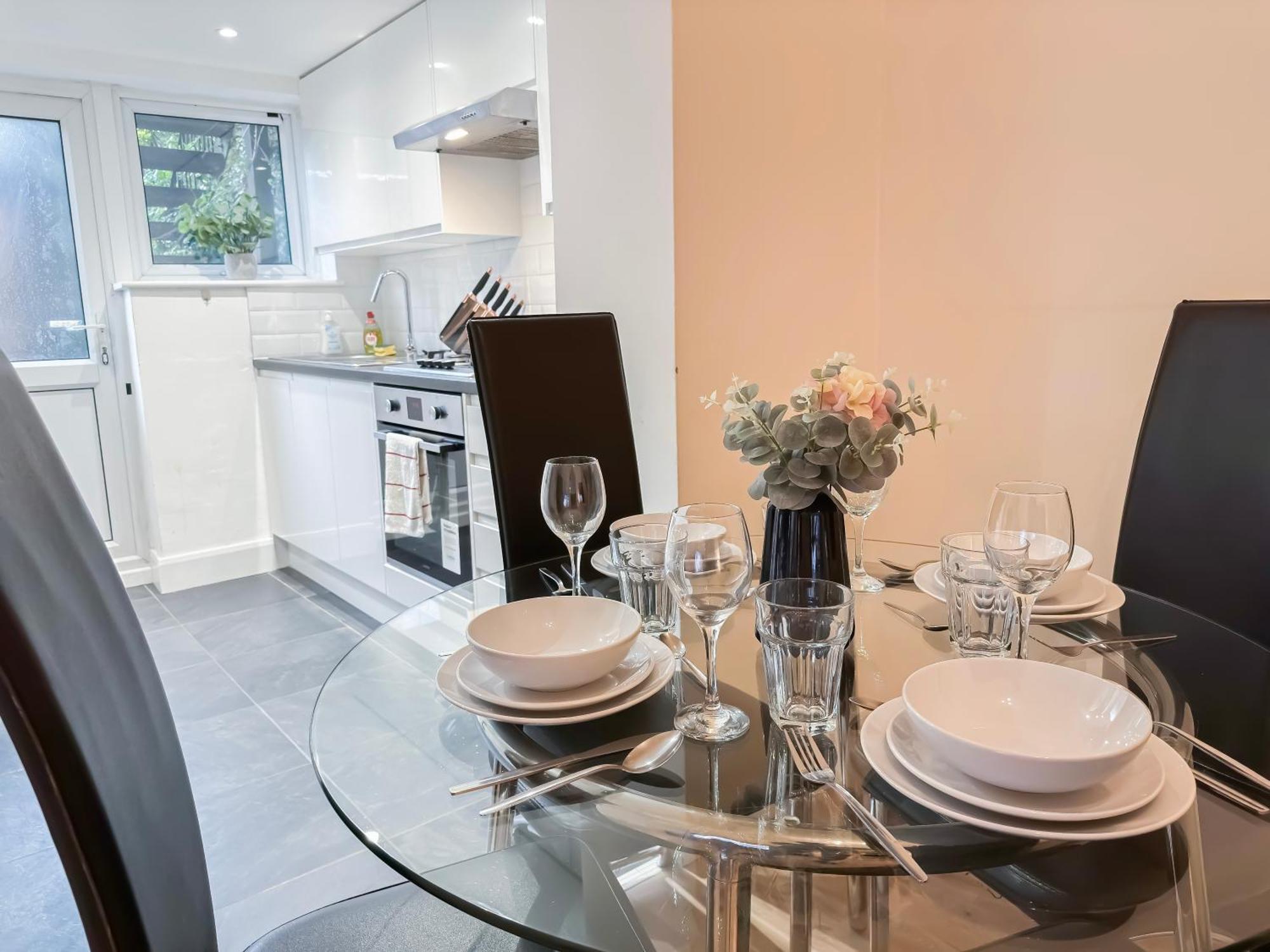 1-Bedroom Flat With Small Garden & Paid Parking In Finsbury Park, Highbury Londres Extérieur photo
