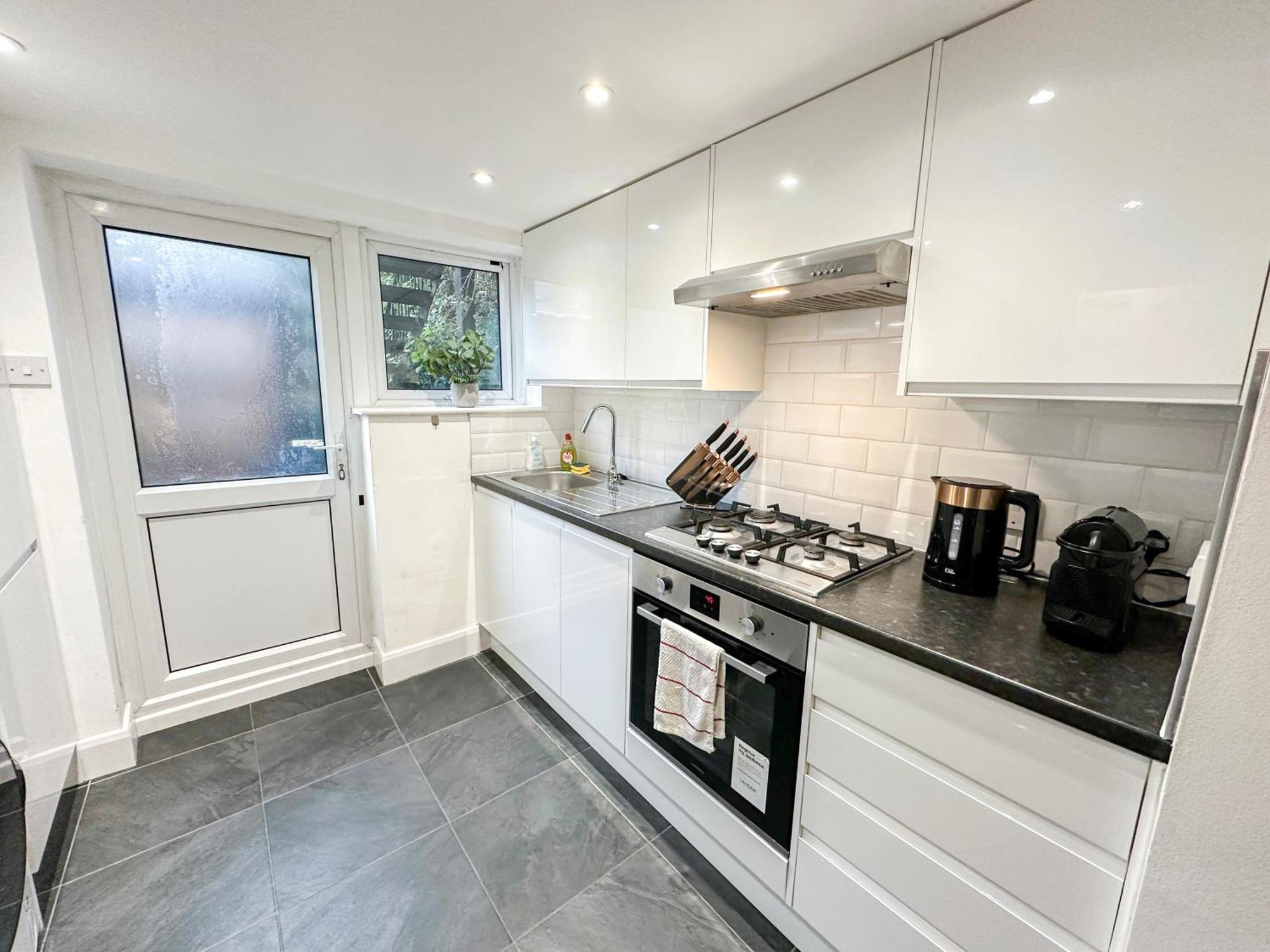 1-Bedroom Flat With Small Garden & Paid Parking In Finsbury Park, Highbury Londres Extérieur photo