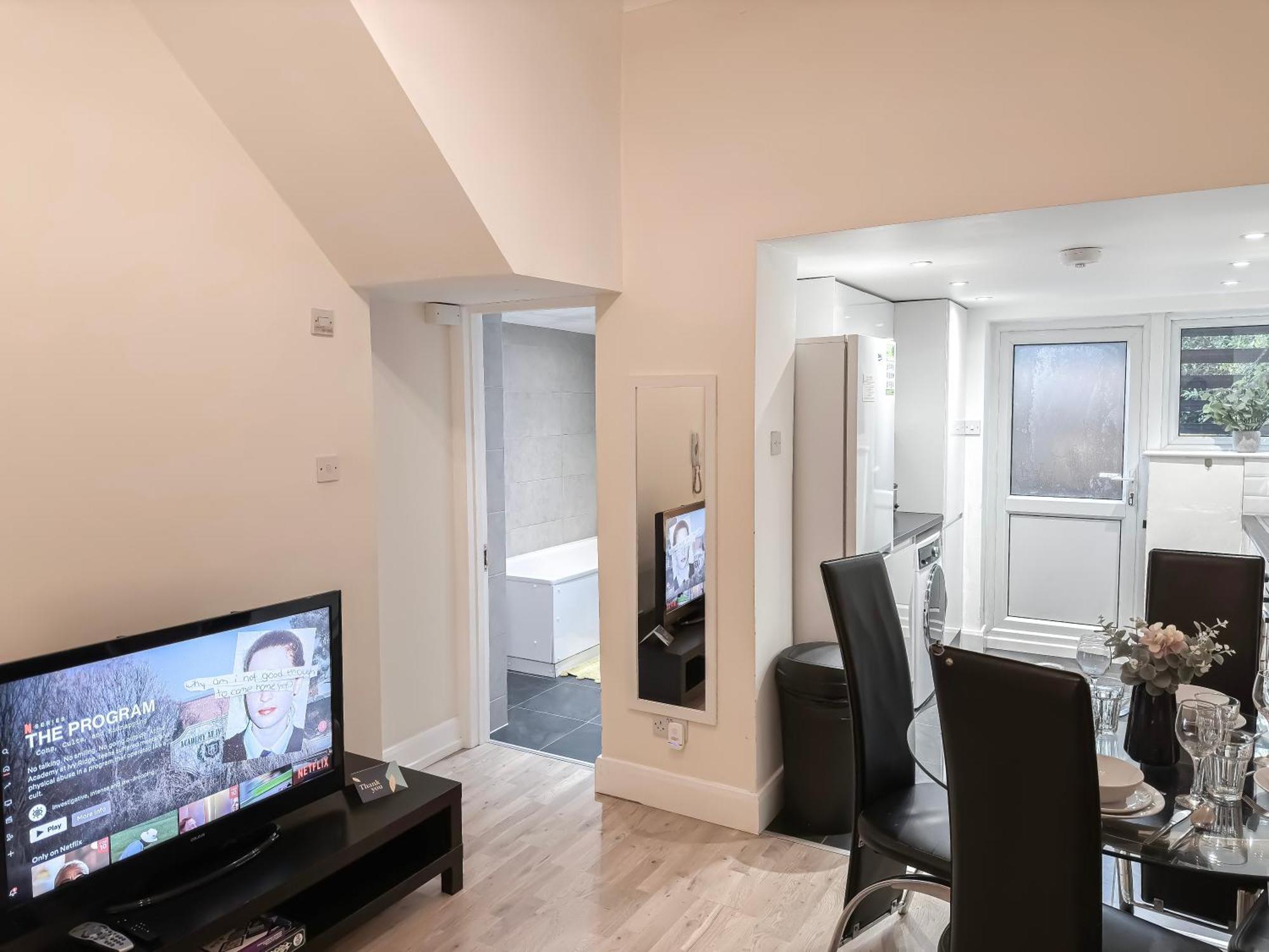 1-Bedroom Flat With Small Garden & Paid Parking In Finsbury Park, Highbury Londres Extérieur photo
