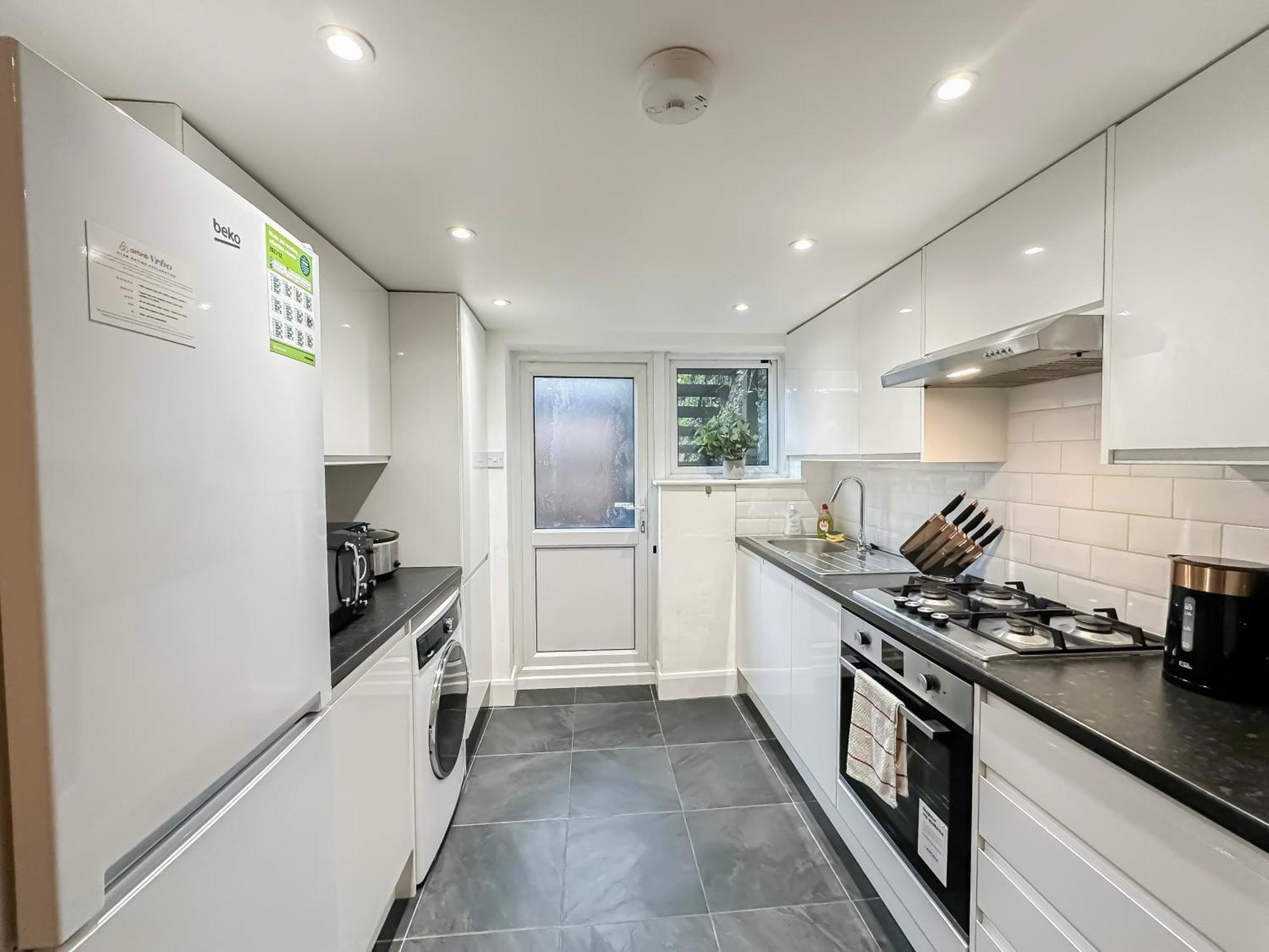1-Bedroom Flat With Small Garden & Paid Parking In Finsbury Park, Highbury Londres Extérieur photo