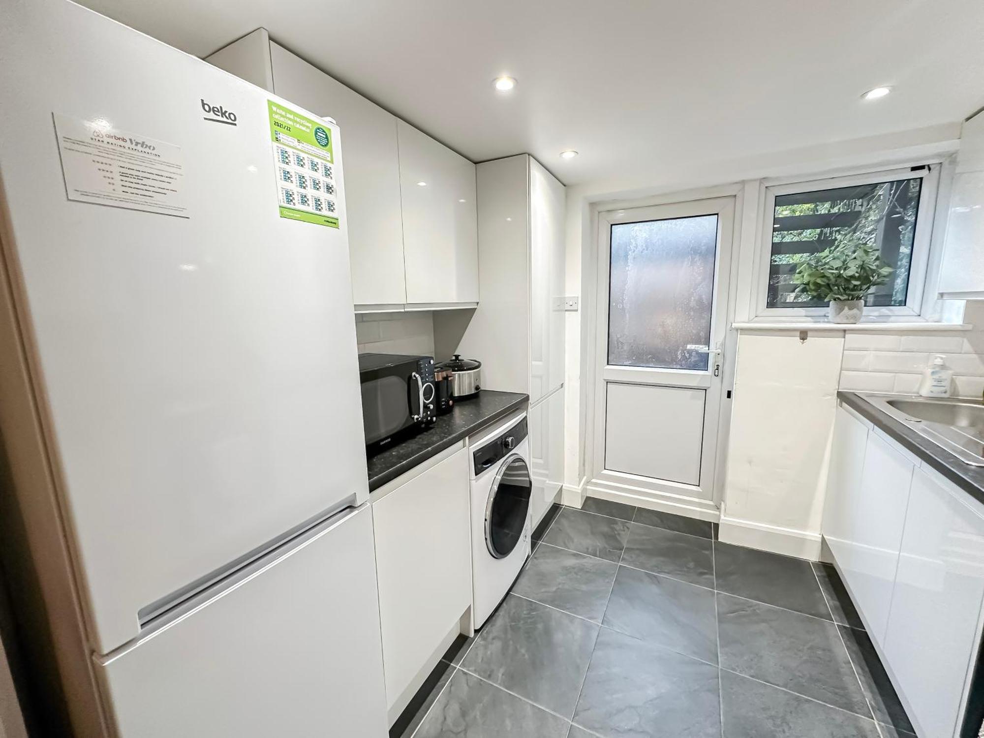 1-Bedroom Flat With Small Garden & Paid Parking In Finsbury Park, Highbury Londres Extérieur photo