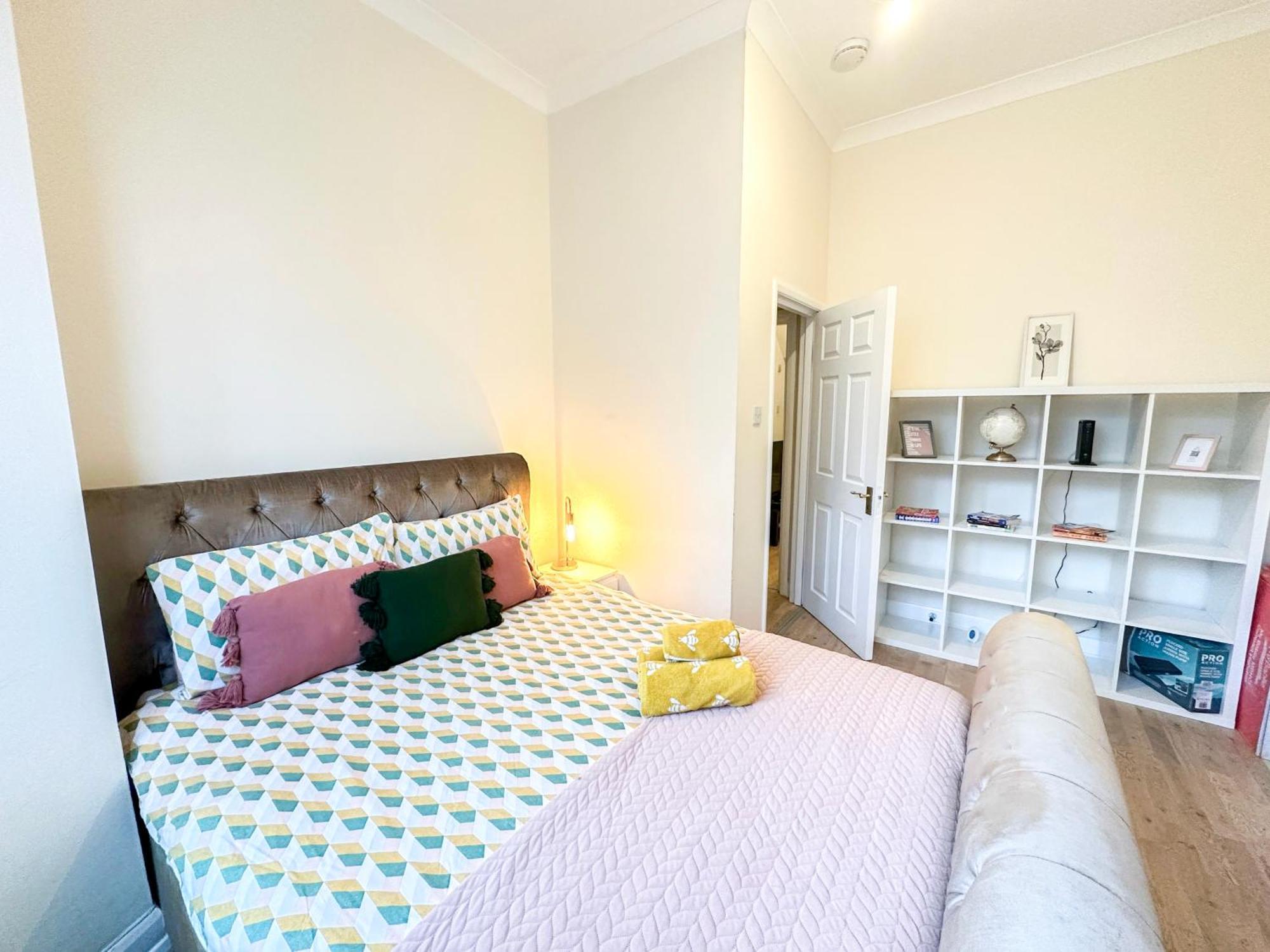 1-Bedroom Flat With Small Garden & Paid Parking In Finsbury Park, Highbury Londres Extérieur photo