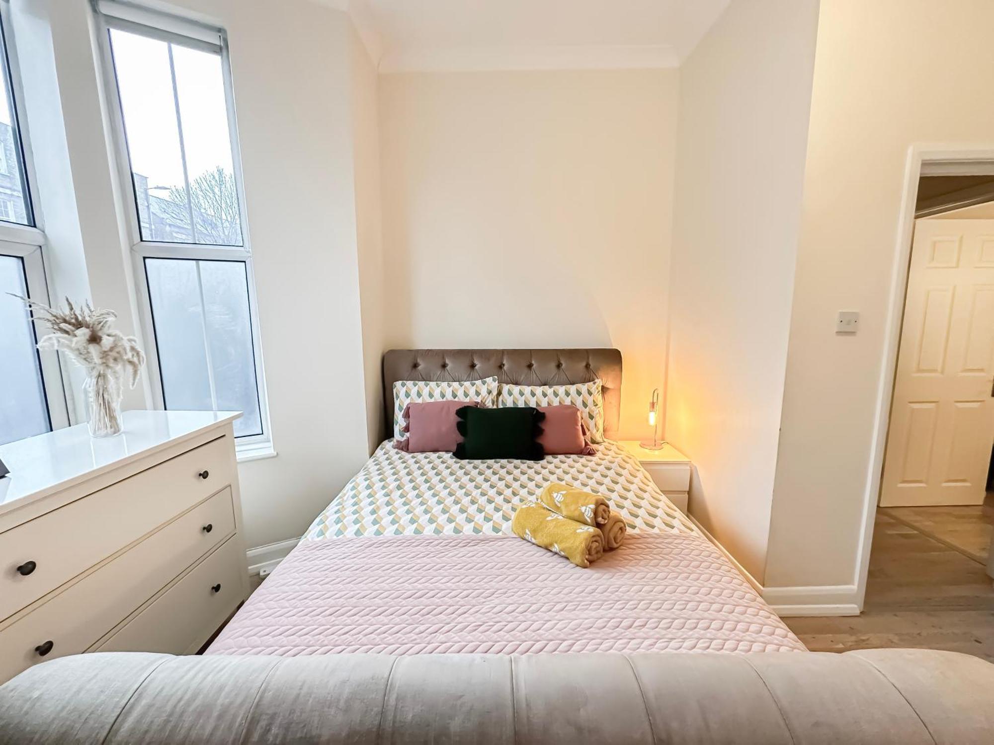 1-Bedroom Flat With Small Garden & Paid Parking In Finsbury Park, Highbury Londres Extérieur photo