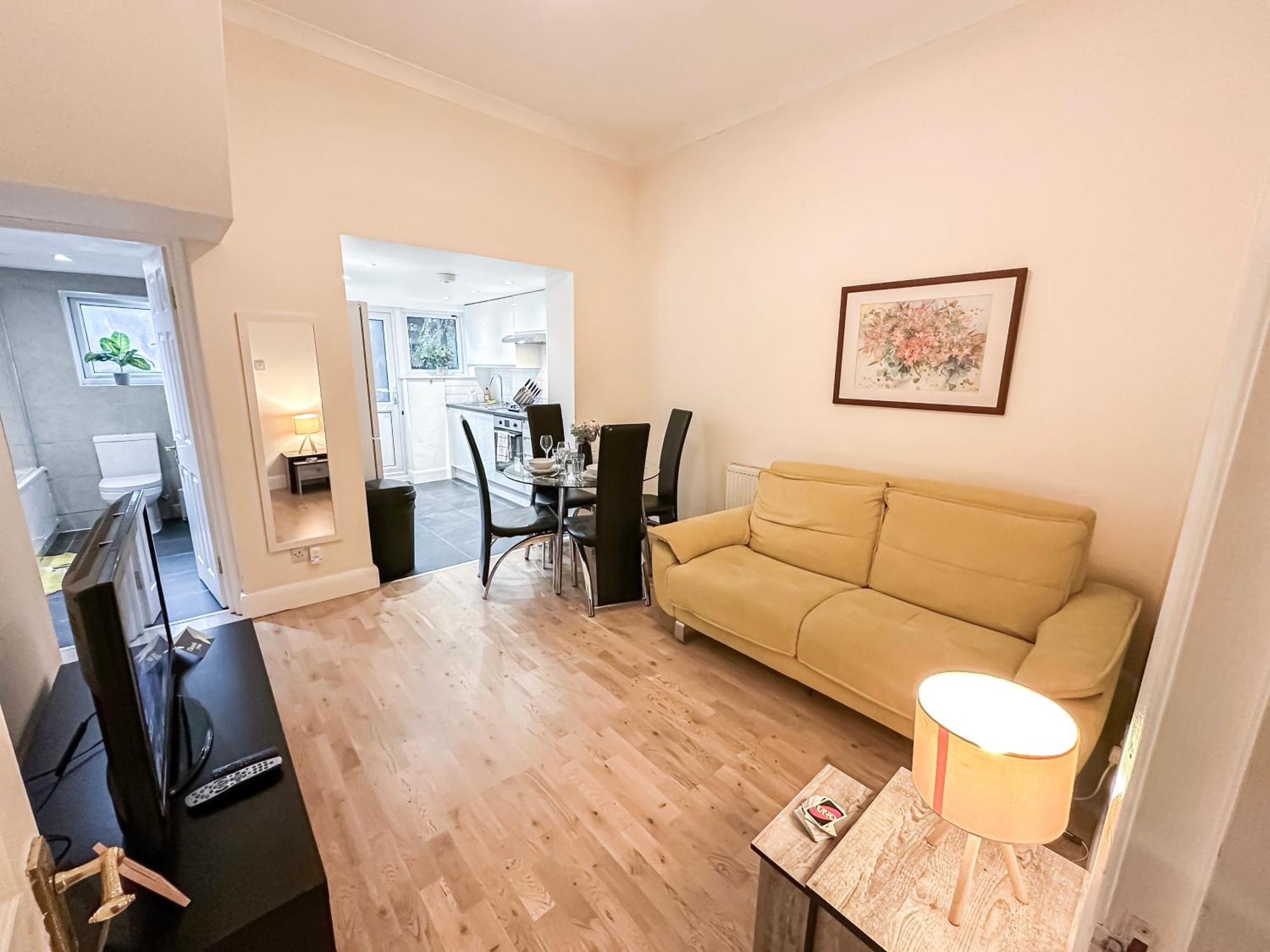 1-Bedroom Flat With Small Garden & Paid Parking In Finsbury Park, Highbury Londres Extérieur photo