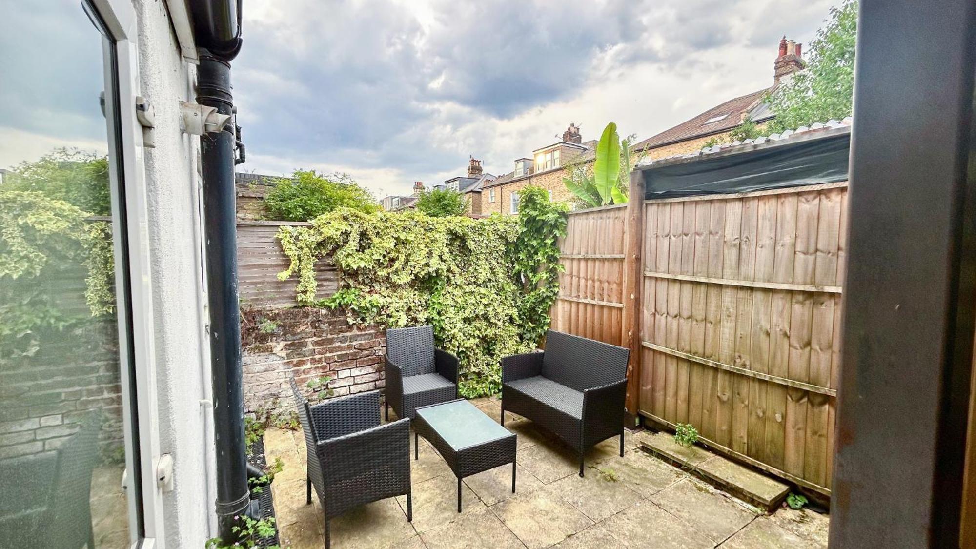1-Bedroom Flat With Small Garden & Paid Parking In Finsbury Park, Highbury Londres Extérieur photo