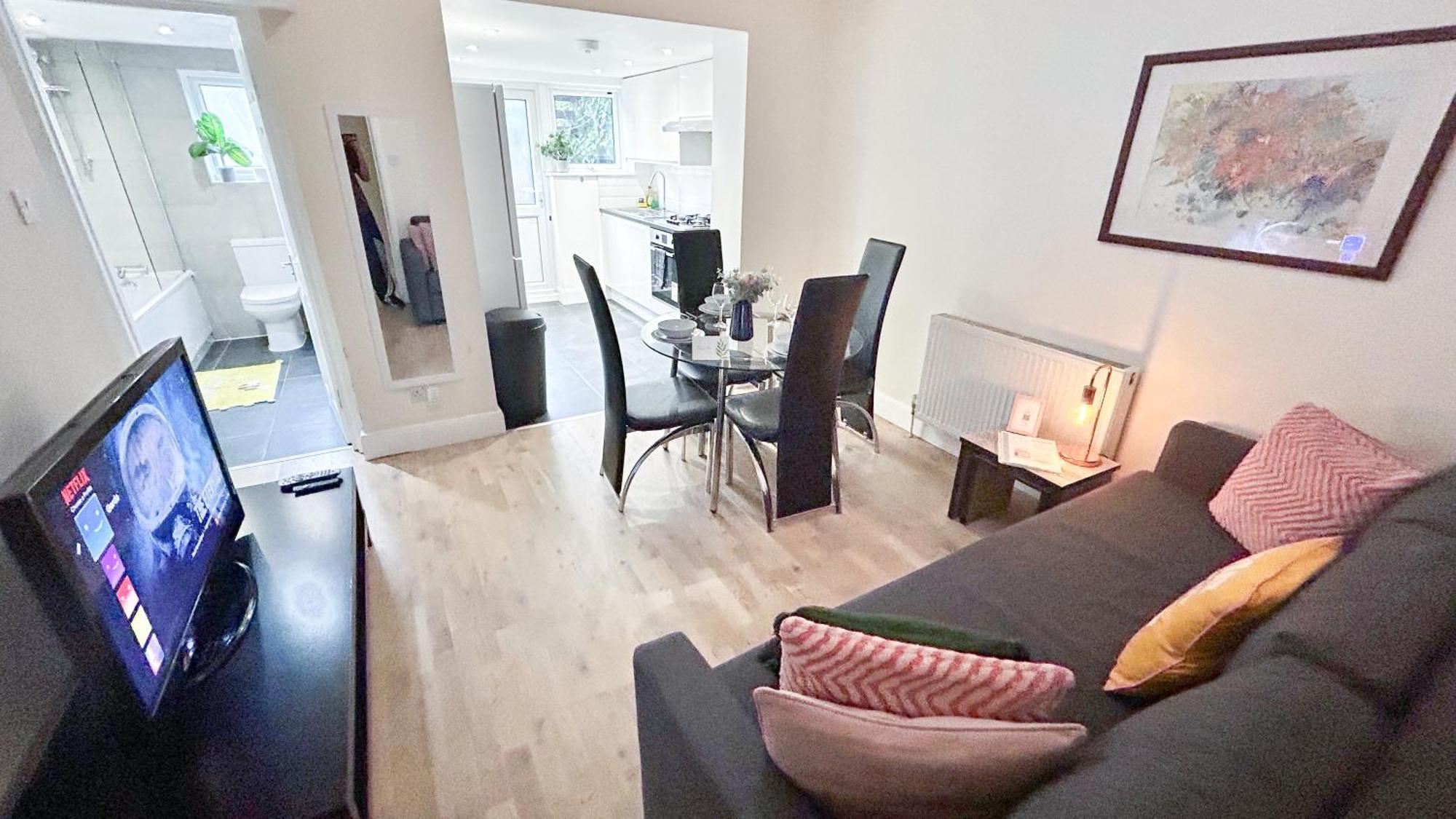 1-Bedroom Flat With Small Garden & Paid Parking In Finsbury Park, Highbury Londres Extérieur photo