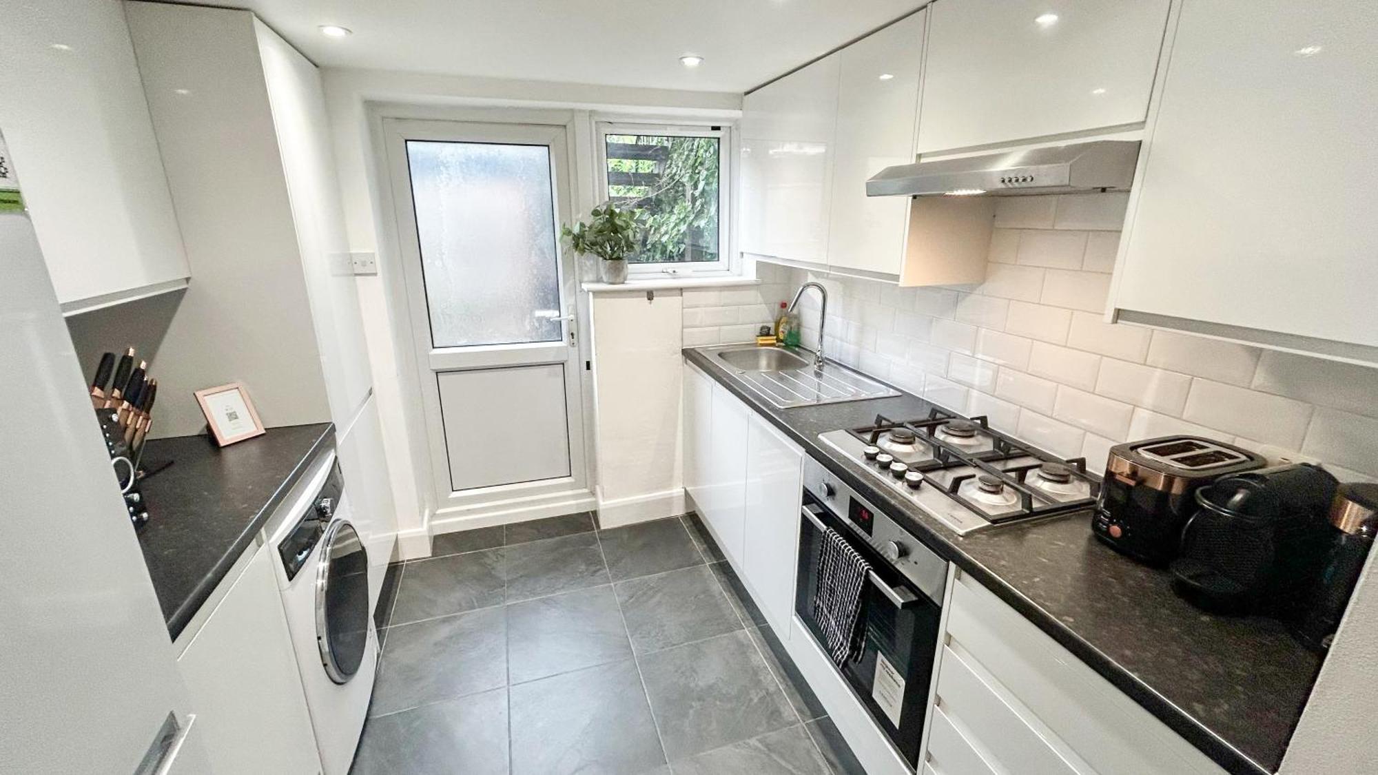 1-Bedroom Flat With Small Garden & Paid Parking In Finsbury Park, Highbury Londres Extérieur photo
