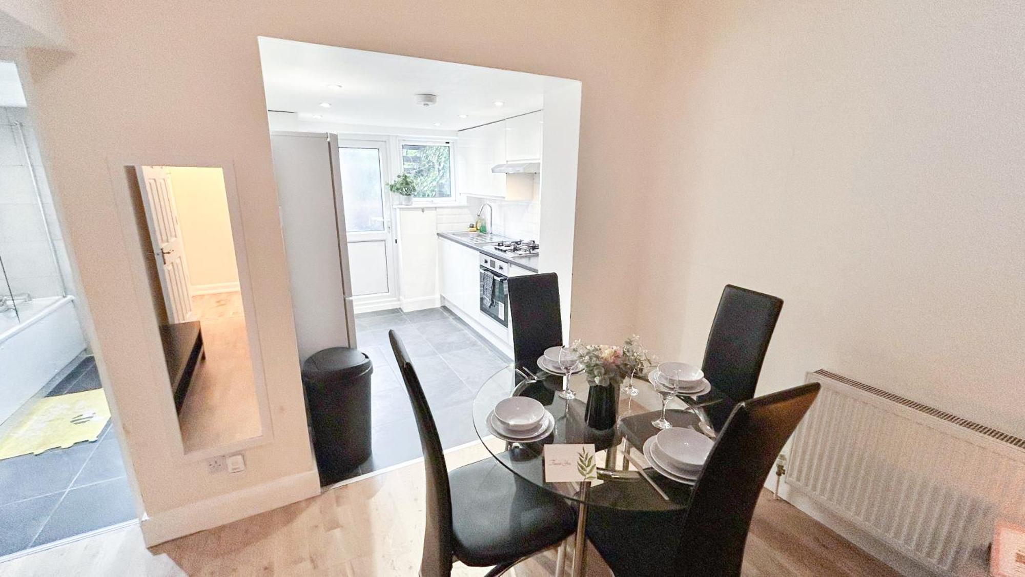 1-Bedroom Flat With Small Garden & Paid Parking In Finsbury Park, Highbury Londres Extérieur photo