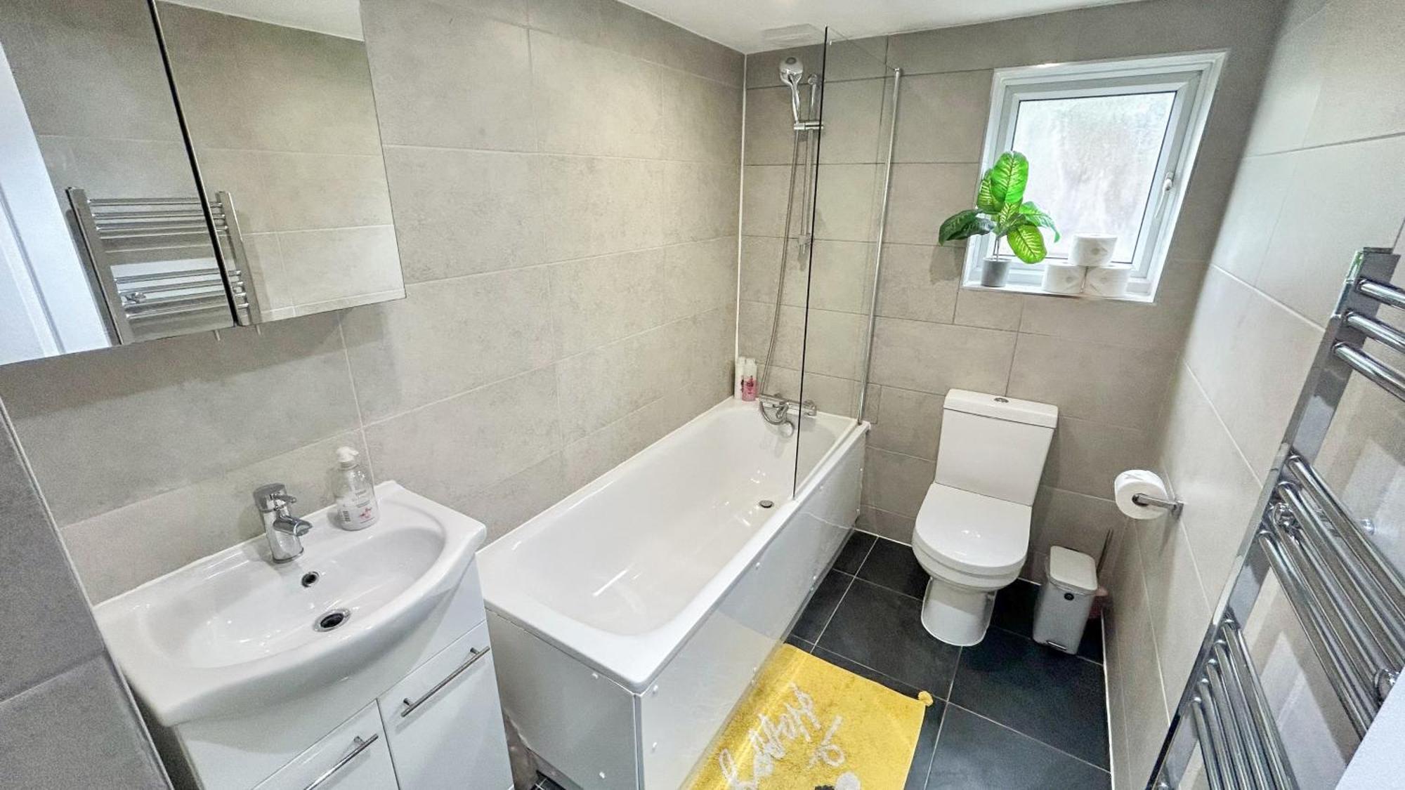 1-Bedroom Flat With Small Garden & Paid Parking In Finsbury Park, Highbury Londres Extérieur photo