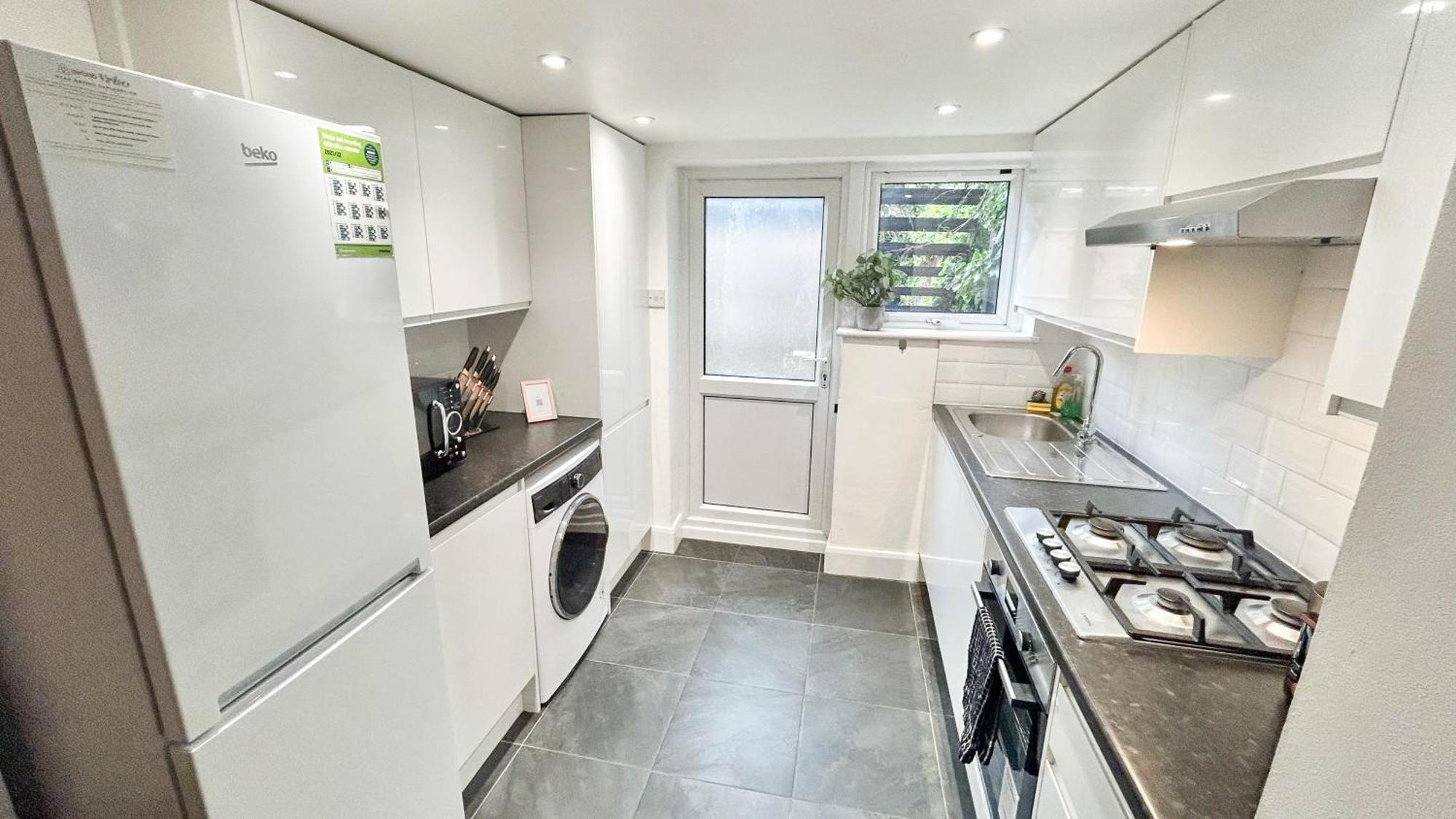 1-Bedroom Flat With Small Garden & Paid Parking In Finsbury Park, Highbury Londres Extérieur photo