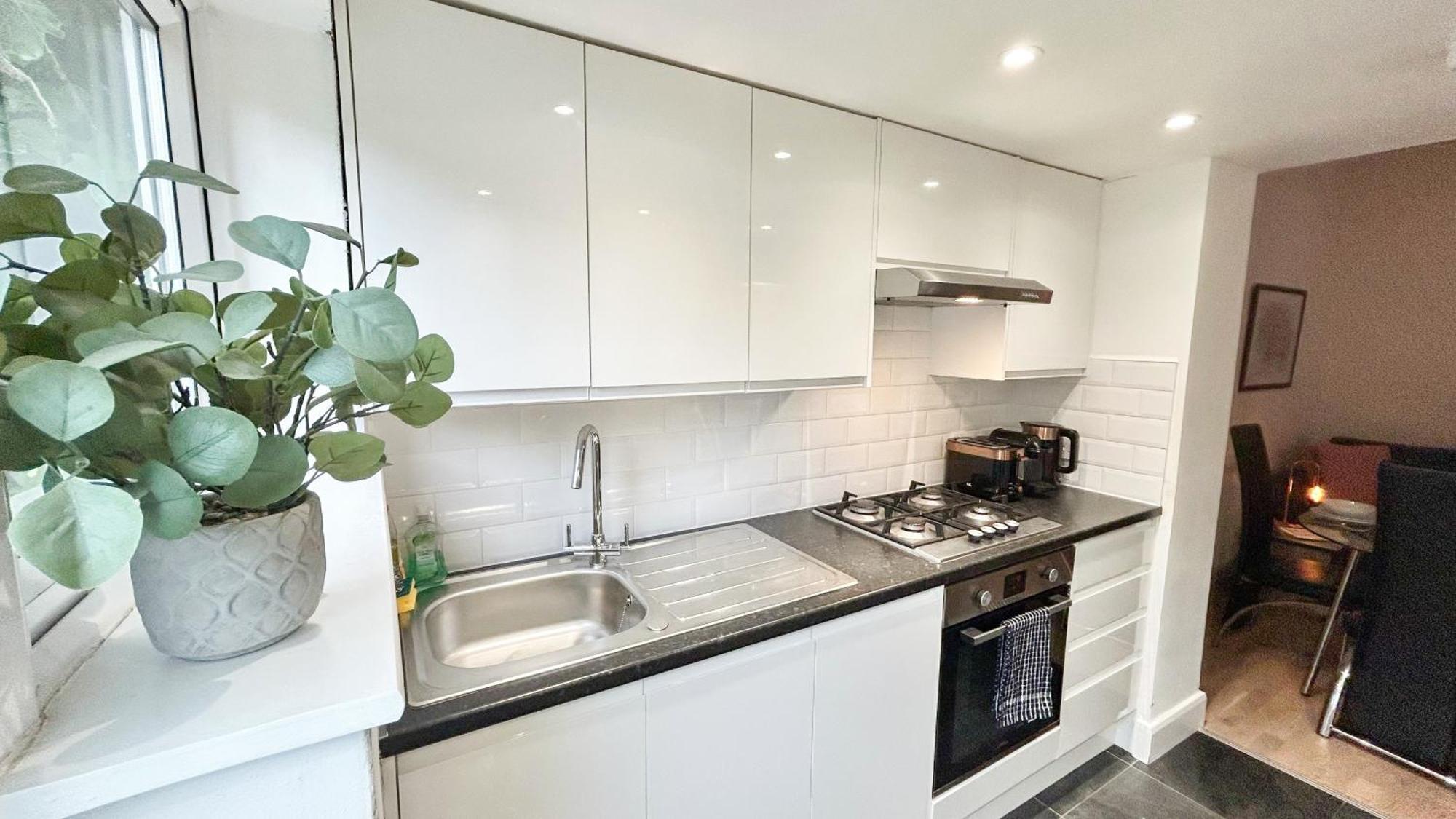 1-Bedroom Flat With Small Garden & Paid Parking In Finsbury Park, Highbury Londres Extérieur photo