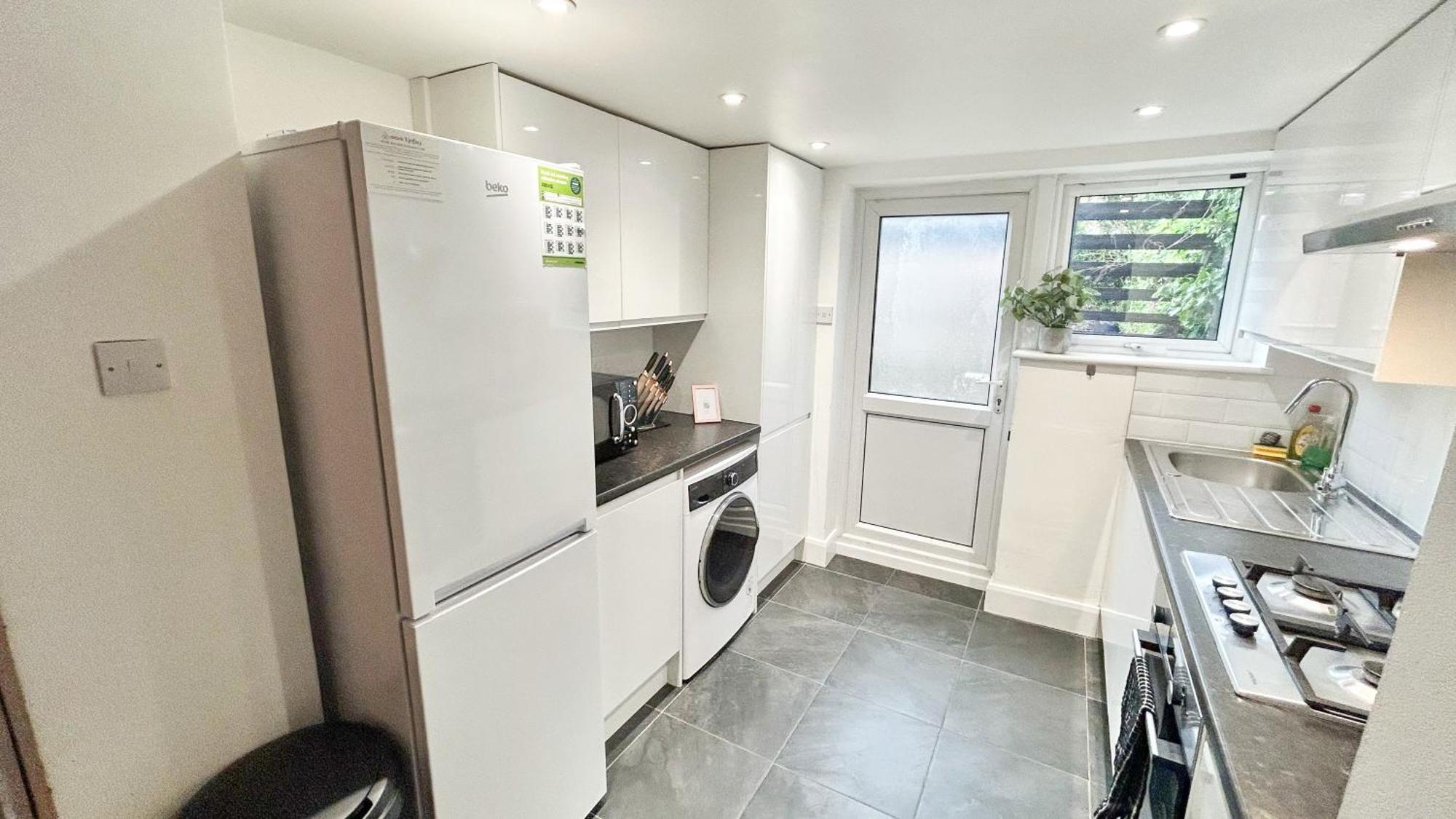 1-Bedroom Flat With Small Garden & Paid Parking In Finsbury Park, Highbury Londres Extérieur photo