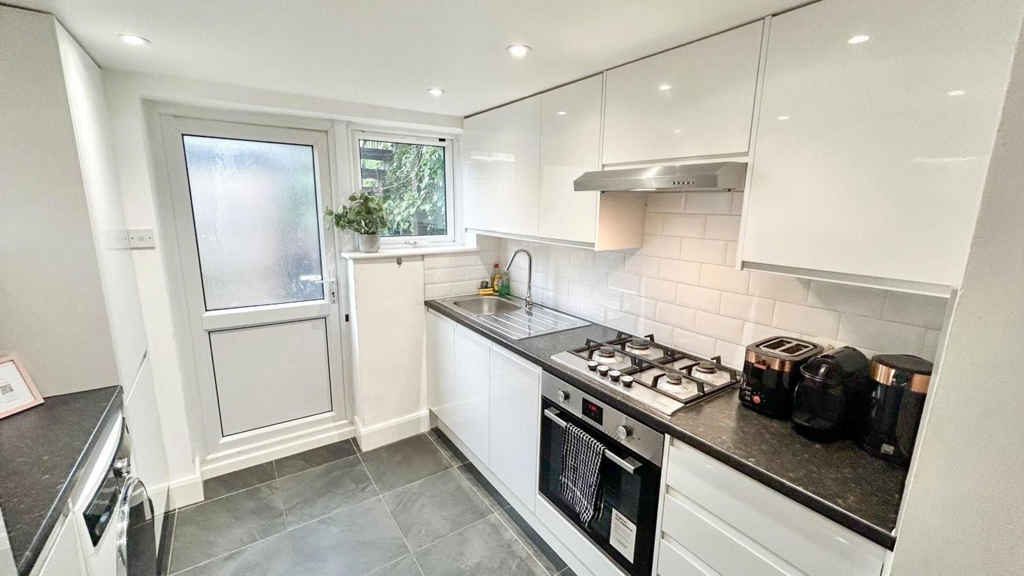 1-Bedroom Flat With Small Garden & Paid Parking In Finsbury Park, Highbury Londres Extérieur photo