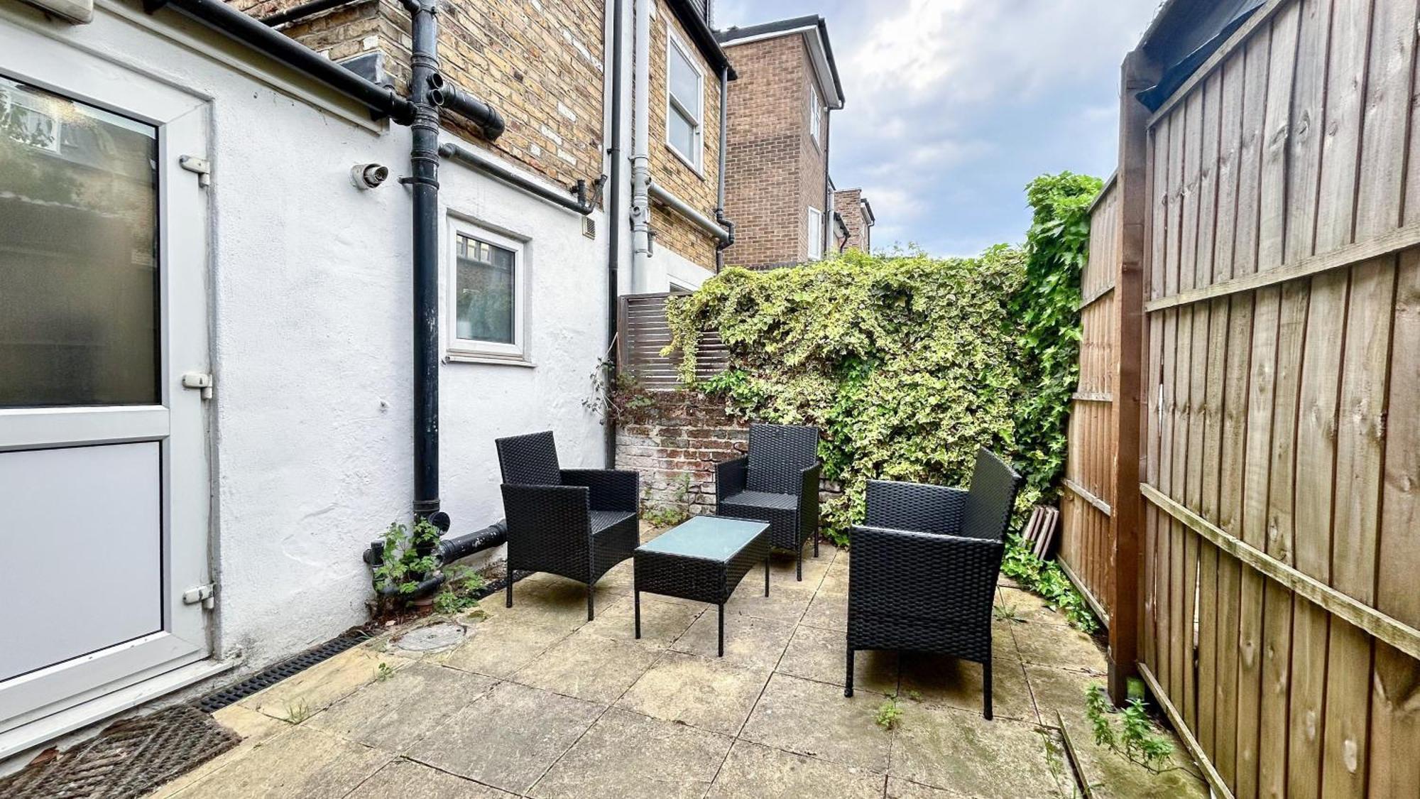 1-Bedroom Flat With Small Garden & Paid Parking In Finsbury Park, Highbury Londres Extérieur photo