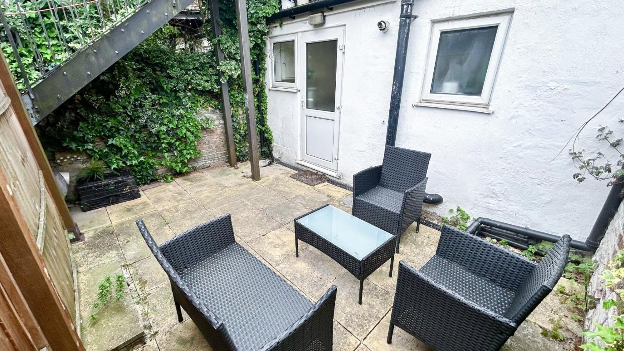 1-Bedroom Flat With Small Garden & Paid Parking In Finsbury Park, Highbury Londres Extérieur photo