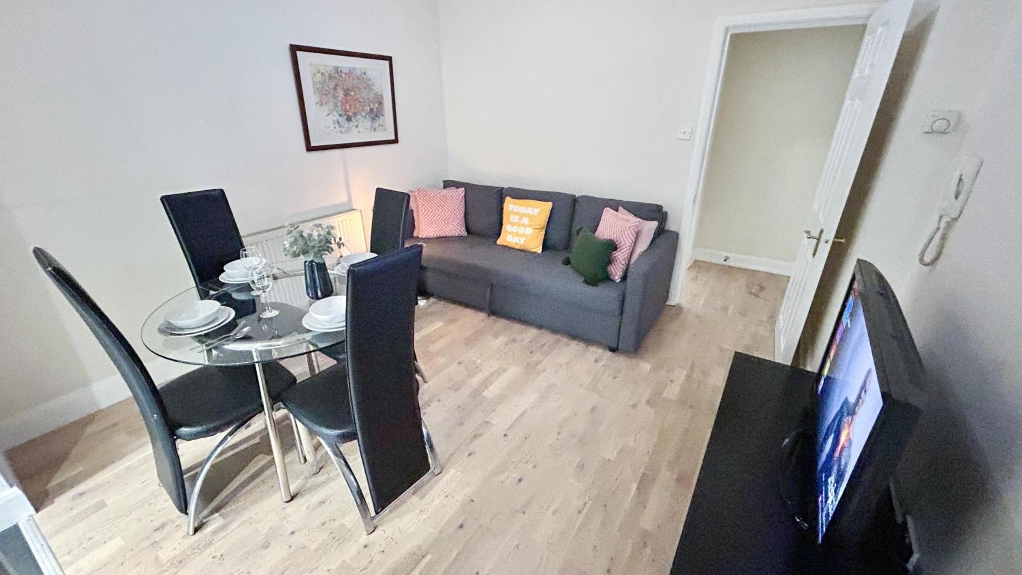 1-Bedroom Flat With Small Garden & Paid Parking In Finsbury Park, Highbury Londres Extérieur photo