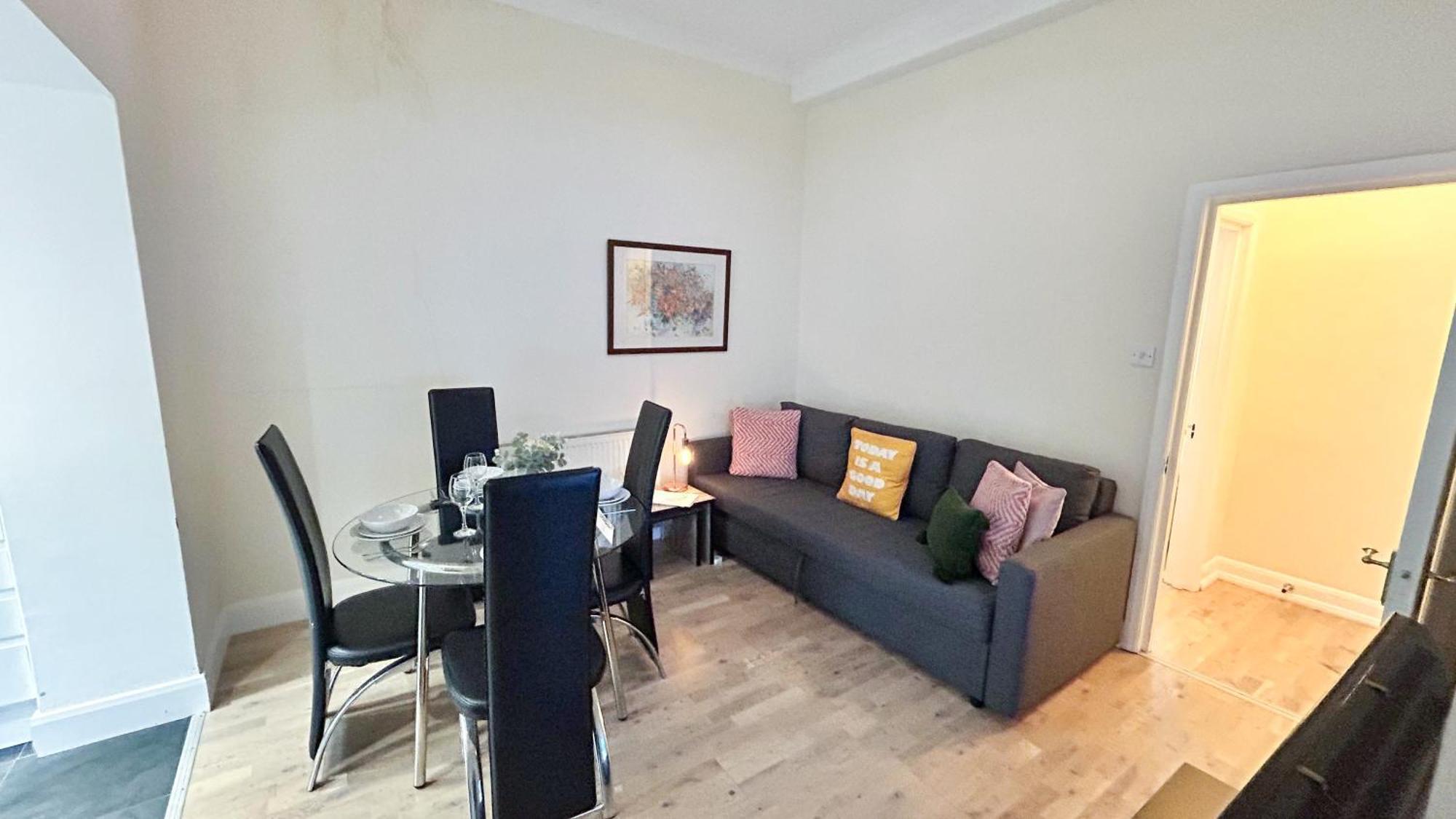 1-Bedroom Flat With Small Garden & Paid Parking In Finsbury Park, Highbury Londres Extérieur photo