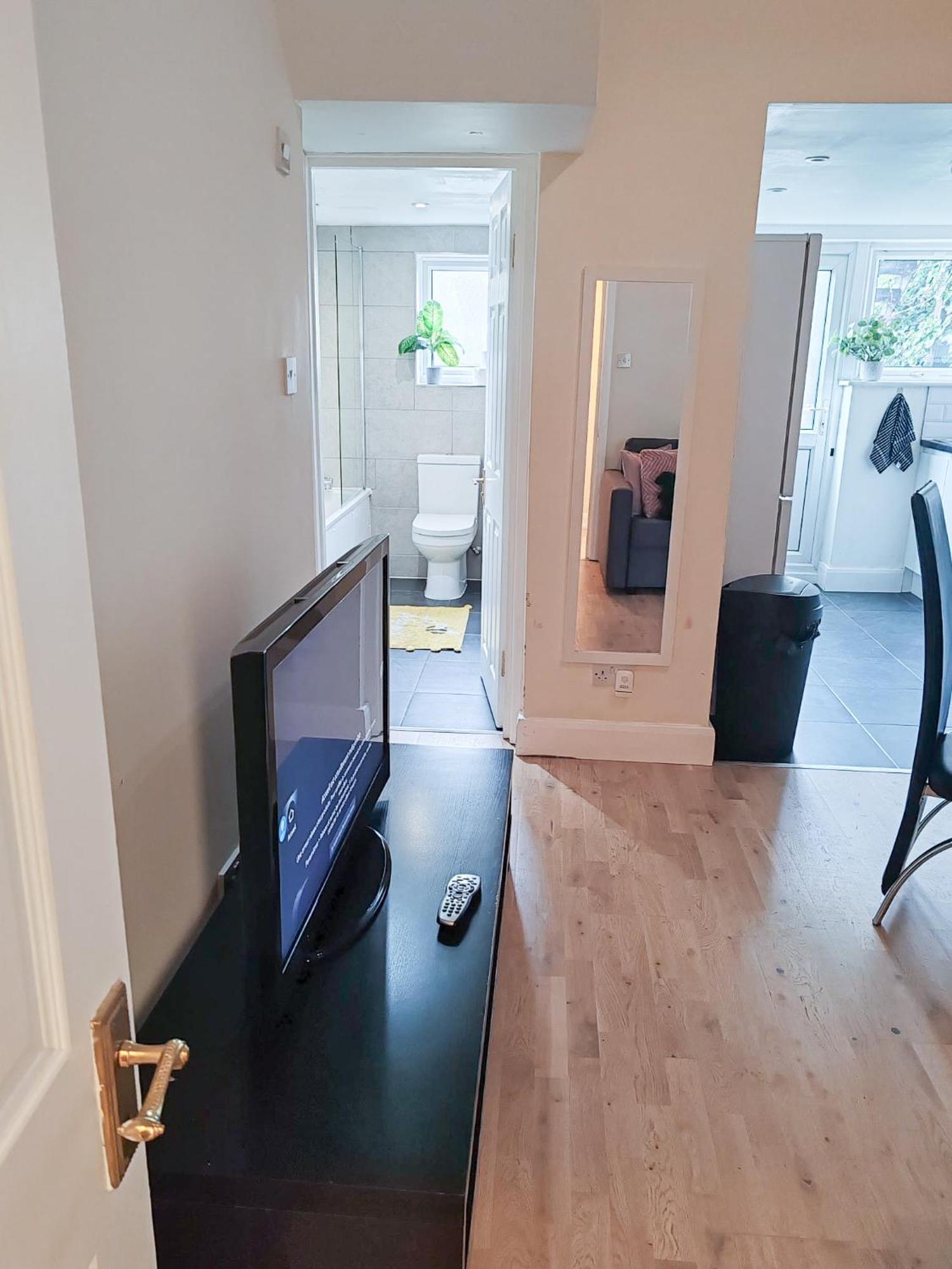 1-Bedroom Flat With Small Garden & Paid Parking In Finsbury Park, Highbury Londres Extérieur photo