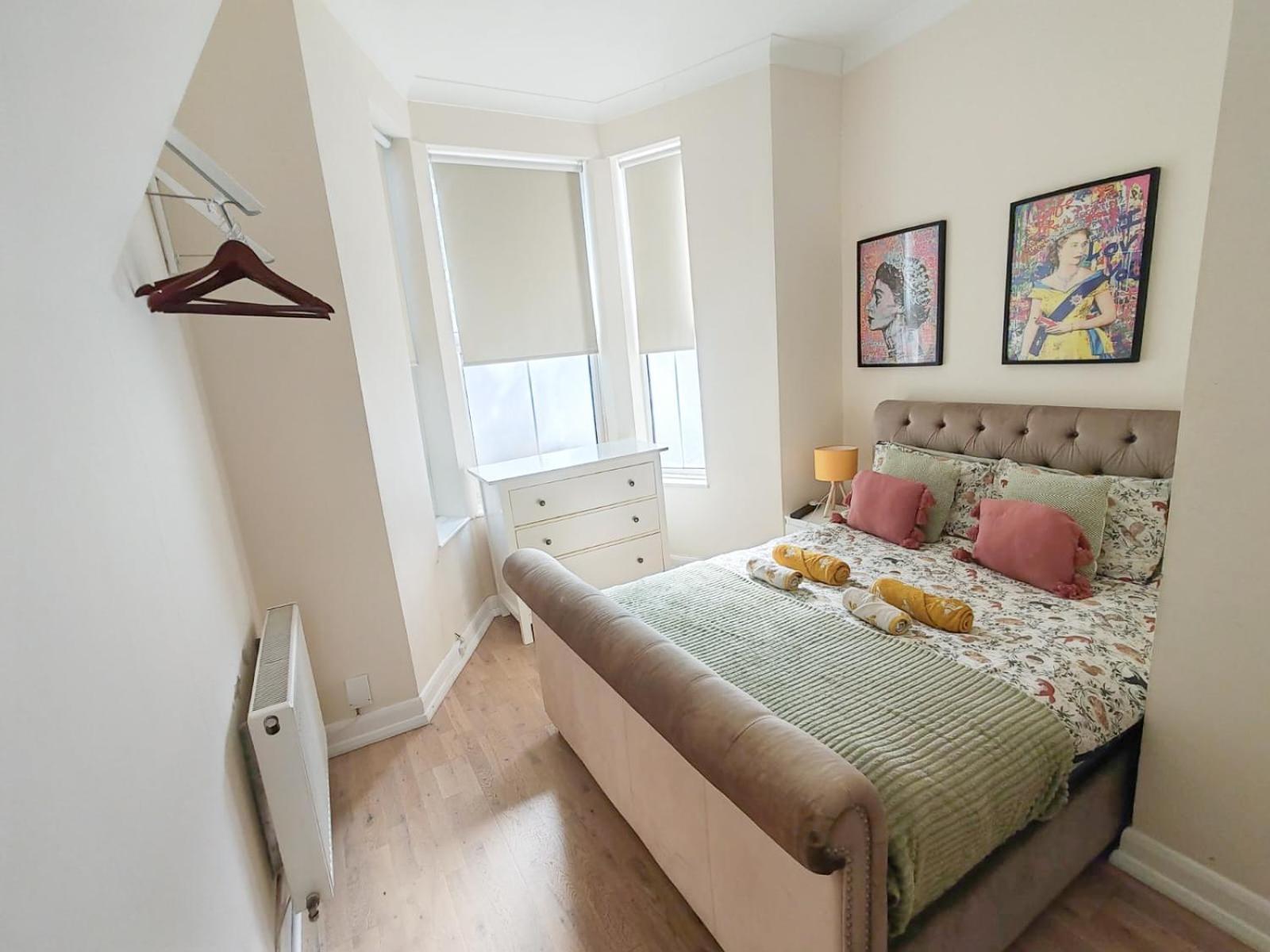 1-Bedroom Flat With Small Garden & Paid Parking In Finsbury Park, Highbury Londres Extérieur photo