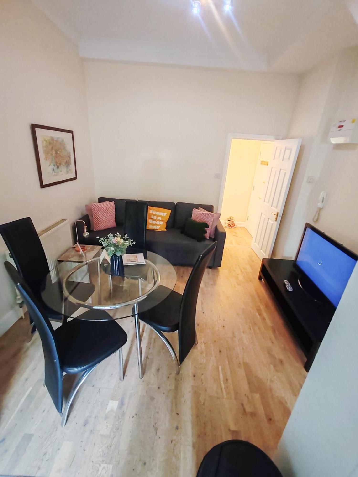 1-Bedroom Flat With Small Garden & Paid Parking In Finsbury Park, Highbury Londres Extérieur photo